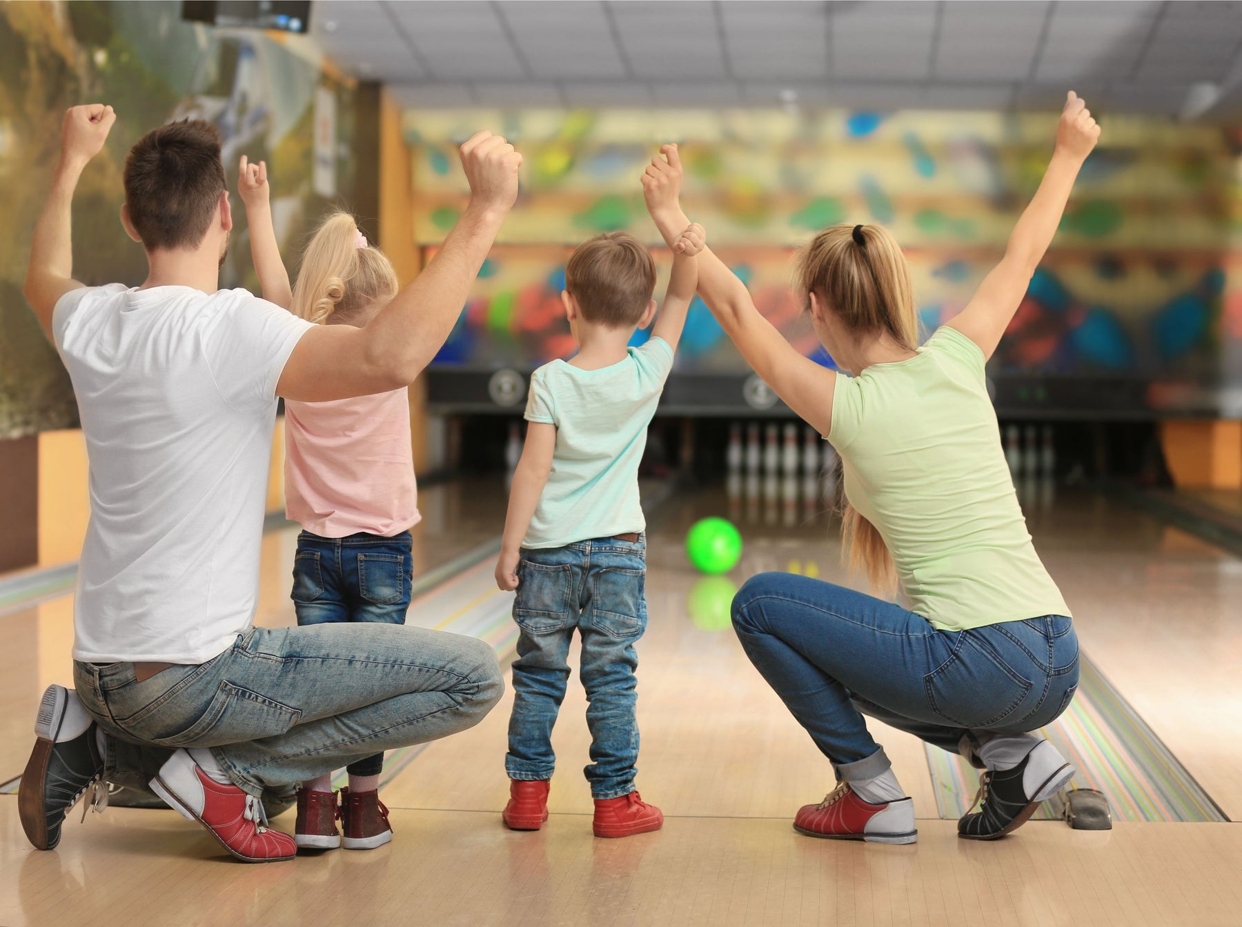 Top Reasons Why Bowling Night is a Fun Family Activity